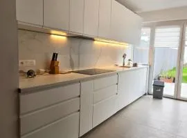 Cosy 2 bedroom apartment with private garden