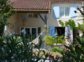 Les volets bleus, hôtel à Brie-sous-Mortagne