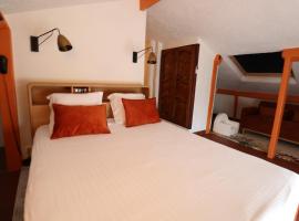 La Villa Roseraie , Hôtel Familial OUVERT TOUTE L'ANNEE, hotel v destinaci Vence