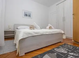 Double bedroom in center