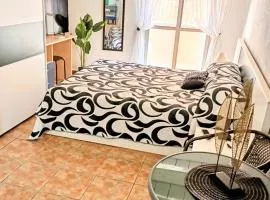 Chambre double avec salle de bain privée et vue sur mer