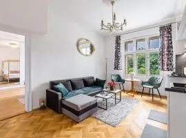 Golden Frame Apartment with Garage Parking