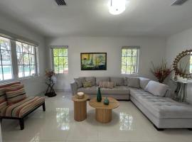 Luxury Beach Townhouse Steps from the Beach, hotel en Pompano Beach