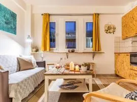 Downtown Central Suite with Private Parking