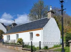 Ghillies Cottage, Loch Ness