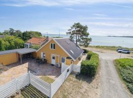 Panoramic View And Denmarks Best Beach, hotel with hot tubs in Neks&oslash;