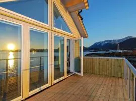 5 star holiday home in Brattvåg