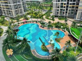 Phong Linh Homestay 30 apartments Vinhomes Grand Park、Long Bìnhのホテル