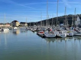 Petite maison plage et port de plaisance à pied