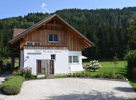 Chalet - Apartment - Mit Liebe dekoriert, hotel en Öblarn