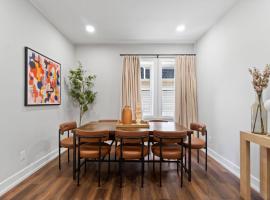 NYC Edge Triplex Full House | Parking & Near Shops, hotel in North Bergen