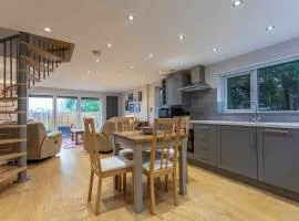 Abbey Rectory - with private parking