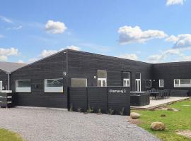 16 person holiday home in Væggerløse, hotell i Marielyst