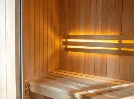 Dog Friendly Oasis Private Hot Tub with Sauna, hotel i Boulder