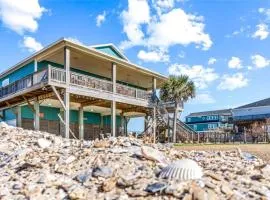 Beachfront with Fire Pit, Gourmet Kitchen and Views