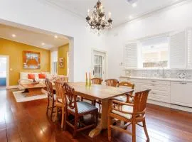 Secret on Suffolk - Chic Fremantle home