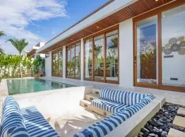 Tropical 2BR Design Villa Pool, Lounge & Workdesk