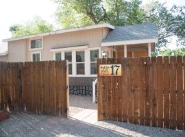 Petroglyph Point Cabin #17, hotel en Moab