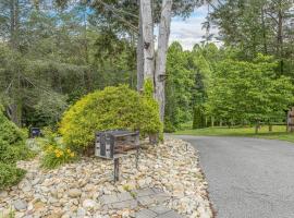 Almost Bearadise by American Patriot Getaways, hotel v destinaci Waldens Creek