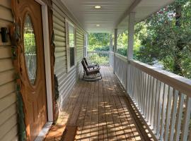 Ole Bud Cabin by American Patriot Getaways, hotel a Walnut Grove