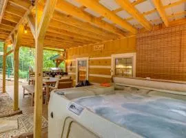 Escape to the Mountains: Hot Tub Haven in Ellijay!