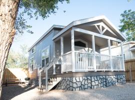 Balanced Rock Cabin #05, hotel di Moab