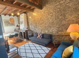 La Mezzanine, Parking privé, proche gare, central, hotel v destinaci Bourgoin
