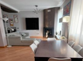 Marone Apartment with Pool, hotel i Marone