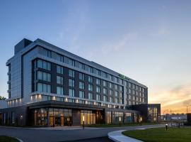 Holiday Inn Express Montreal Airport - St-Laurent by IHG, hotel a prop de Aeroport internacional de Montreal-Pierre Elliott Trudeau, a Montreal