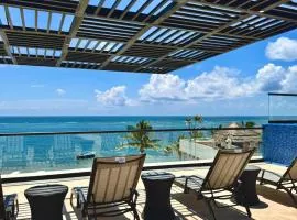 Bright Ocean View Studio with Rooftop Pool Access