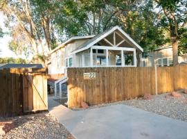 Mesa Arch Cabin #22, hotel in Moab
