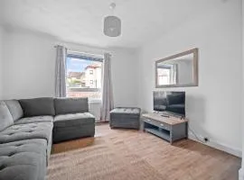 Glebe 2 Bedroom Apartment - Whitburn