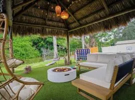 Waterfront House - Arcades, Tiki & Firepit, Golf