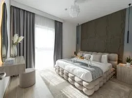 Luxury 1BDR Apartment in Yas Island with F1 & Ferrari World Stunning Views