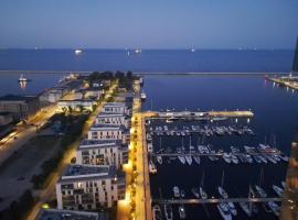 SEA TOWERS 28th floor! Sylwester w chmurach z widokiem na fajerwerki! SKY PENTHOUSE! Panoramic SEA & CITY VIEWS from Glass Corner TRIANGLE! Terrace! PARKING, hotel in Gdynia