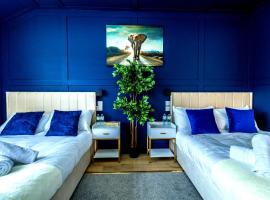 Blue Haven House Sleeps 11 Garden & Parking, h&ocirc;tel acceptant les animaux domestiques &agrave; Orgreave