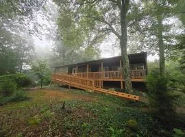 Hummingbird Cabin with a private hot tub