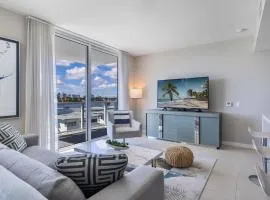 Champagne at Tiffany's - Luxury Condo by the Beach