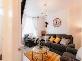 Modern Spacious 4 Bed - Sleeps 7