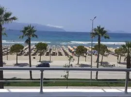 Beachfront apartment 140 m2 Best location