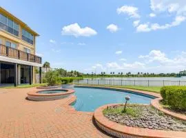 Lakefront Houston House - 1 Mi to Space Center!