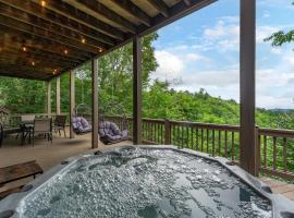 Min to Hatley Pt - Stunning Mtn Views - Hot Tub, ξενοδοχείο σε Mars Hill