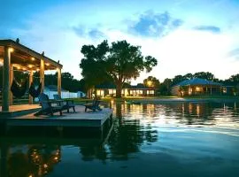Dockside Oasis & Private Beach - Hot Tub - Jet Ski