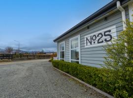 “No.25”Stand alone guest studio unit，位于特威泽尔的酒店