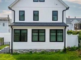 Harbor House on Main Historic 5BR Retreat Near Downtown Mystic