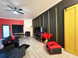 Red Chamber Tx King Spa & Couples Retreat, hotel in Killeen