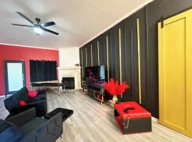 Red Chamber TX King Spa & Couples Retreat