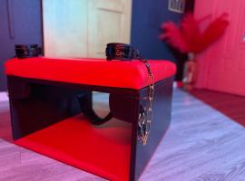 Red Chamber Tx King Spa & Couples Retreat, hotel in Killeen