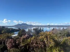 Ewing Escape, Acacia Bay, Taupo