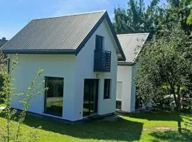 New, comfortable holiday home by the sea